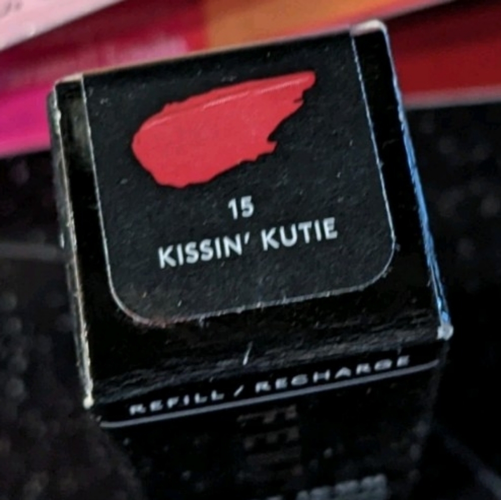 Fenty: The Fill Semi-Matte Lipstick (15-Kissin’ Kutie) Black Refill Case & Mask